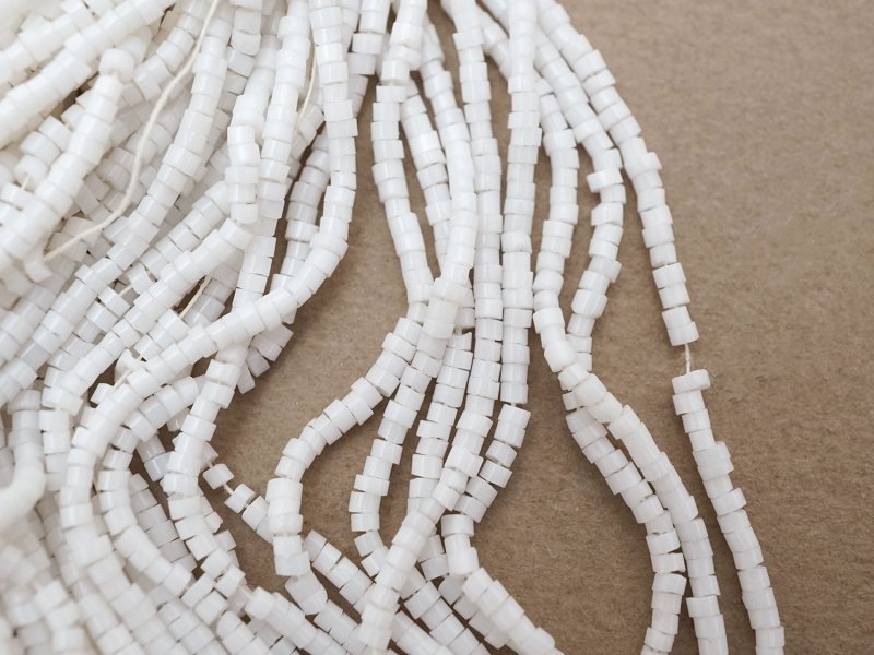 画像3: アンティーク ミルクガラス シードビーズ ホワイト 75〜78g 1粒=9〜9.5粒