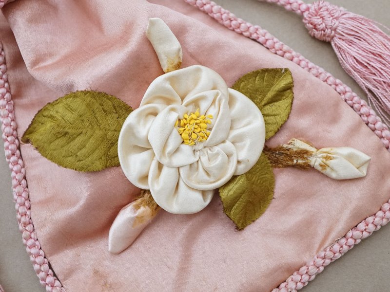 画像3: アンティーク ロココモチーフ付 シルク製 お菓子袋 オモニエール オールドローズ 