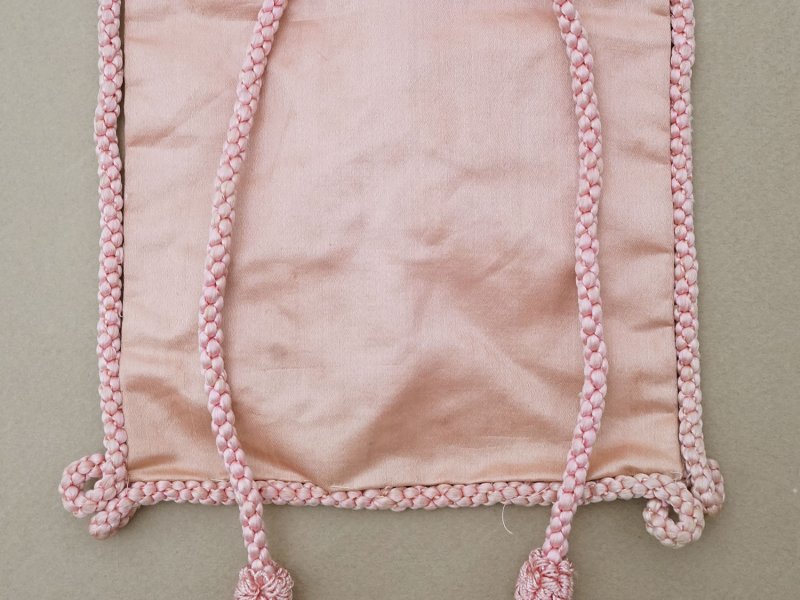 画像8: アンティーク ロココモチーフ付 シルク製 お菓子袋 オモニエール オールドローズ 