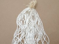 アンティーク ガラス製 サティネビーズ グレイッシュホワイト 1cm=3.5〜4粒 