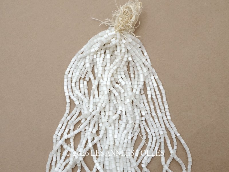 画像1: アンティーク ガラス製 サティネビーズ グレイッシュホワイト 1cm=3.5〜4粒 