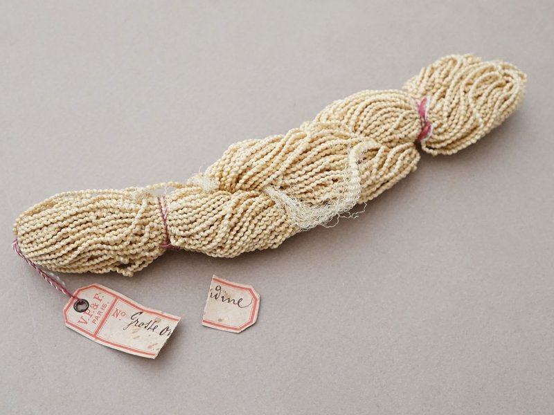 画像2: 19世紀末アンティーク 紐 スモーキーイエロー  1mm幅 