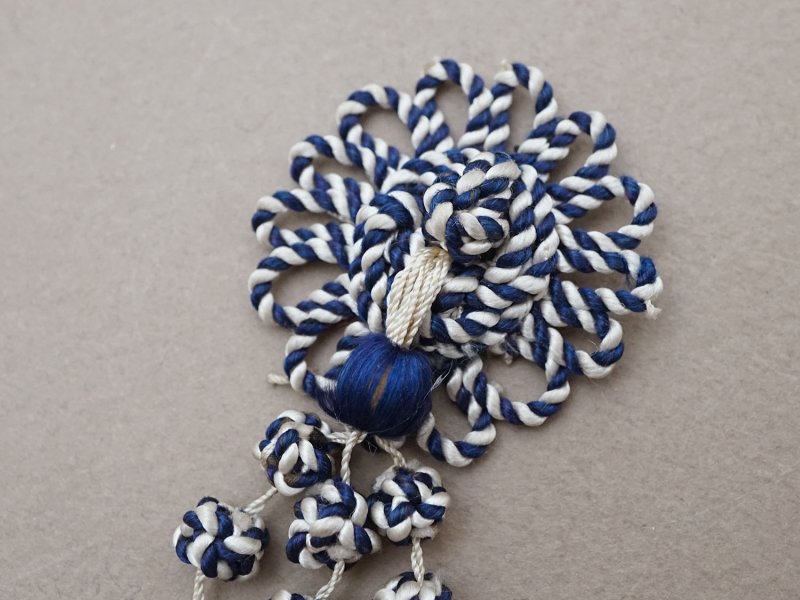 画像2: 19世紀末 アンティーク シルク製 小さなタッセル ネイビーブルー＆オフホワイト ポンポン パスマントリー 