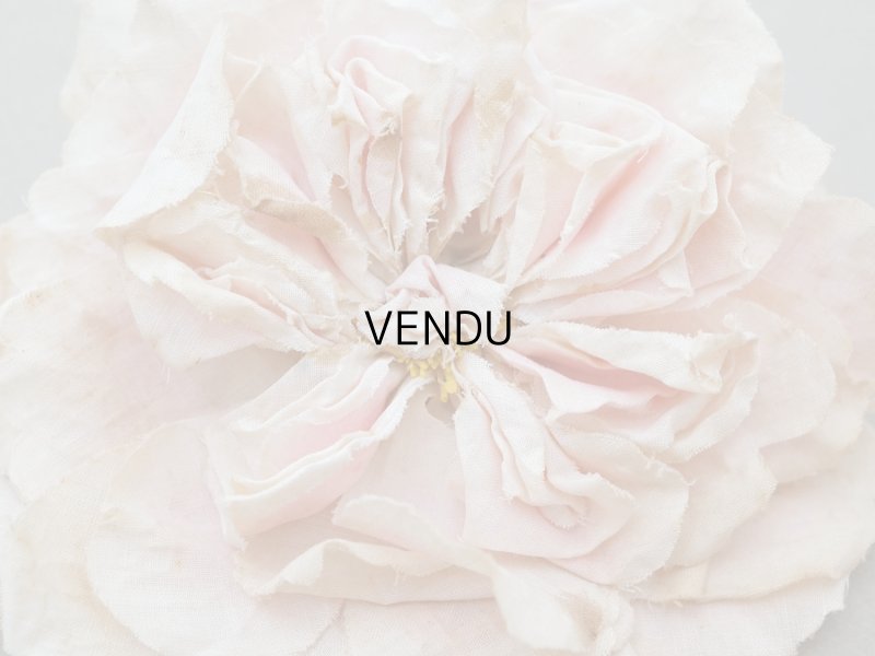 画像2: 1900年頃 アンティーク薔薇の大きな布花 パウダーピンク クウォーターロゼット咲き