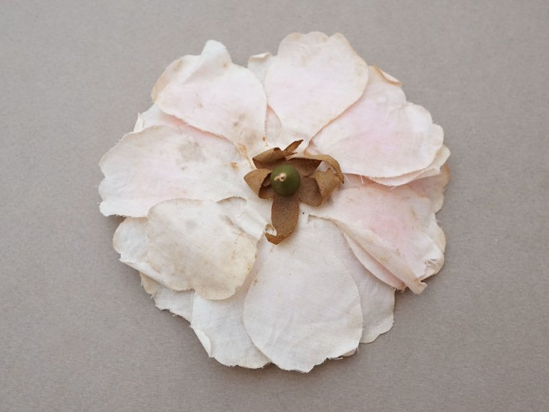 画像4: 1900年頃 アンティーク薔薇の大きな布花 パウダーピンク クウォーターロゼット咲き