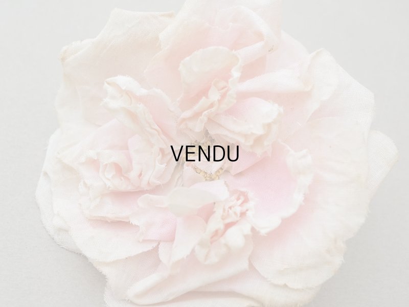 画像2: 1900年頃 アンティーク薔薇の布花 パウダーピンク クウォーターロゼット咲き