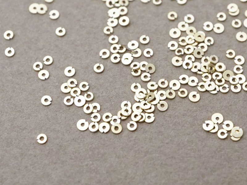 画像3: 19世紀 アンティーク シルバー製 ゴールドコーティング 極小 1mm スパンコール 200ピースのセット