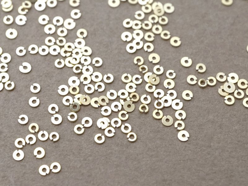 画像2: 19世紀 アンティーク シルバー製 ゴールドコーティング 極小 1mm スパンコール 200ピースのセット