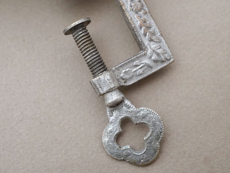 画像4: 19世紀 アンティーク 燕のピンクッション クリップ付 ヴィクトリアン