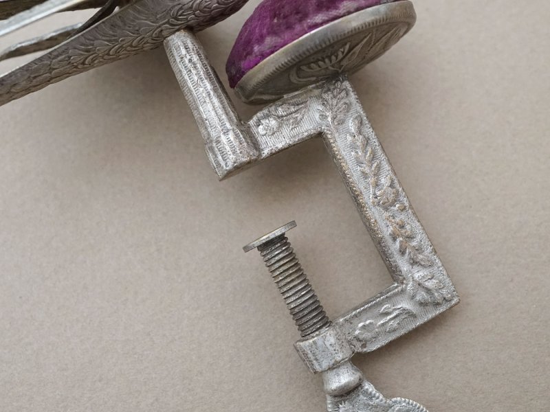 画像3: 19世紀 アンティーク 燕のピンクッション クリップ付 ヴィクトリアン