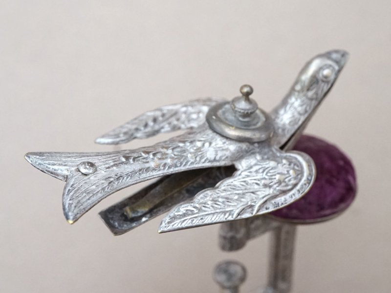 画像10: 19世紀 アンティーク 燕のピンクッション クリップ付 ヴィクトリアン