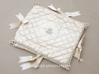 アンティーク シルク製 ハンキーケース 水色のモノグラム刺繍入り  エクリュ ハンカチ用ポシェット 