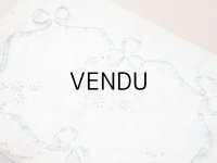 アンティーク イニシャル刺繍入り シルク製 ハンキーケース パウダーブルー