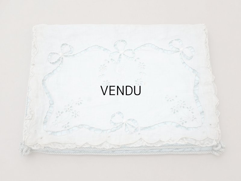 画像3: アンティーク イニシャル刺繍入り シルク製 ハンキーケース パウダーブルー