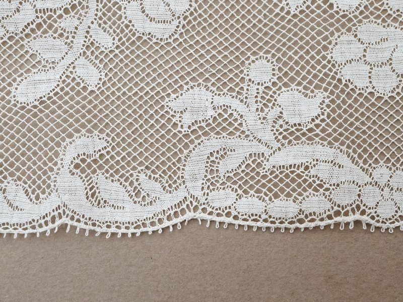 画像4: 19世紀 アンティーク 手編みの ヴァランシエンヌレース 花模様 幅10.6cm