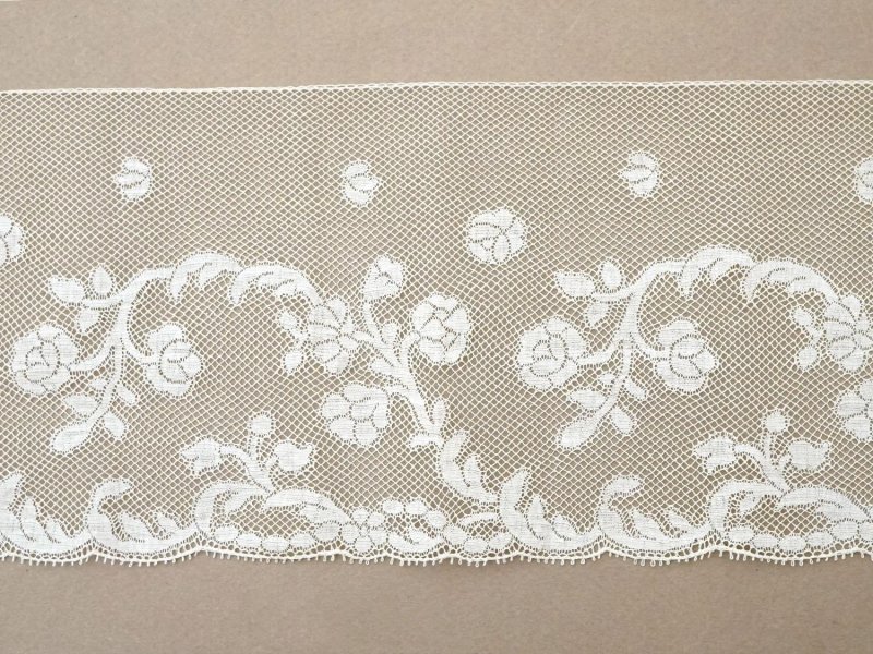 画像3: 19世紀 アンティーク 手編みの ヴァランシエンヌレース 花模様 幅10.6cm