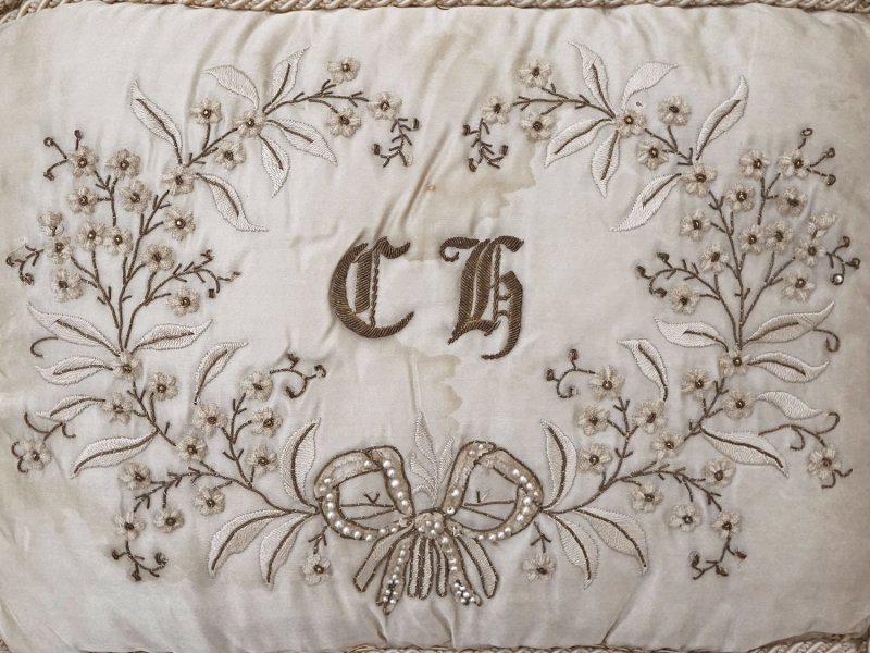 画像2: 19世紀 アンティーク シルク製 ポシェット リボン＆花のリース【CH】ハンキーケース 