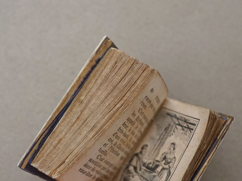 画像10: 19世紀 アンティーク ドール用 祈祷書 ボーン製 ダークブルーのベルベット ドールハウス PAROISSIEN