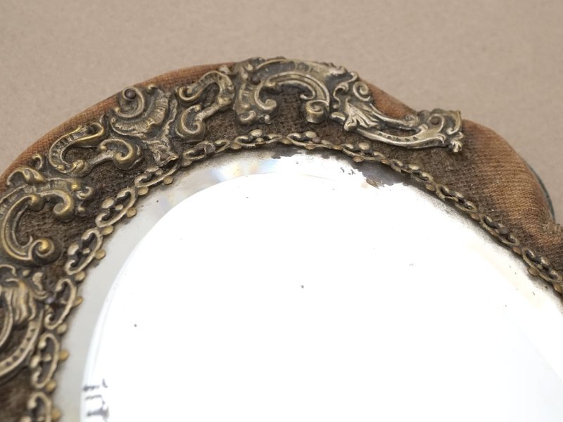 画像8: ＊蚤の市＊19世紀 アンティーク 天使＆ロカイユ装飾の手鏡 ブラウンのベルベット