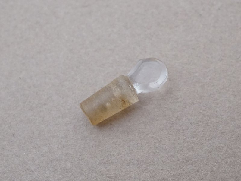 画像7:  アンティーク シルバー製 携帯用 パフュームボトル クリスタルの栓 ロカイユ装飾 花模様 MARQUERITE