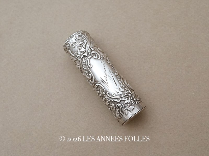 画像1:  アンティーク シルバー製 携帯用 パフュームボトル クリスタルの栓 ロカイユ装飾 花模様 MARQUERITE