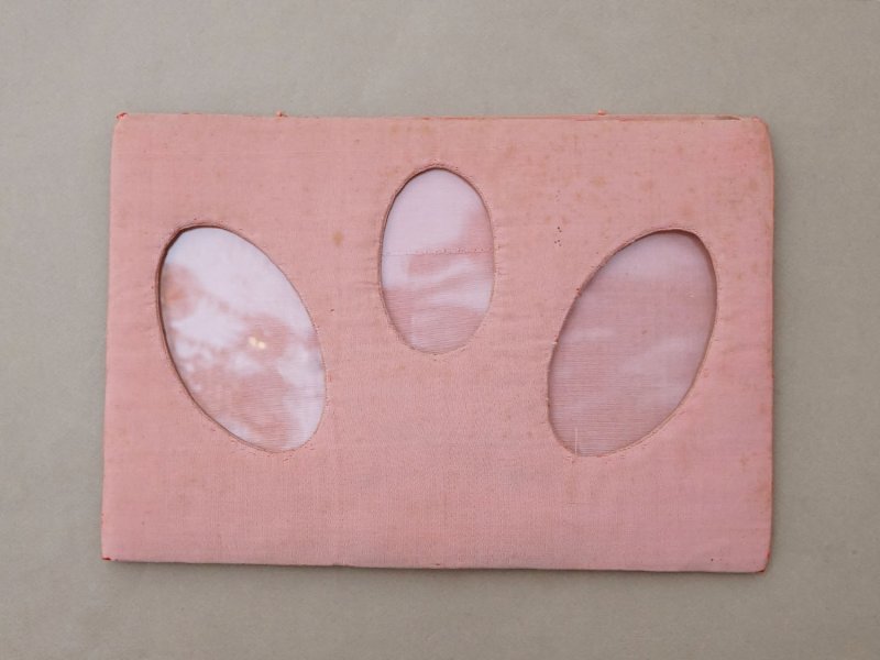 画像2: ＊蚤の市＊アンティーク フォトフレーム シルク製 ピンク