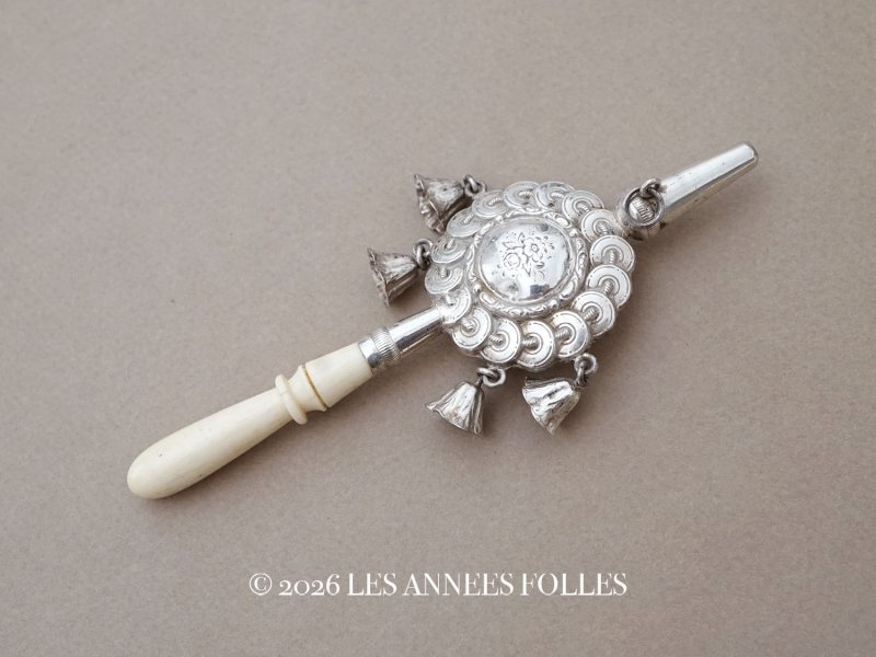 画像1: ＊蚤の市＊19世紀 ナポレオン3世時代 アンティーク ラトル シルバー製 花模様