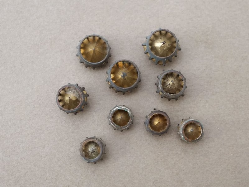 画像3: 19世紀末 アンティーク グラスストーン 9ピースのセット ラインストーン