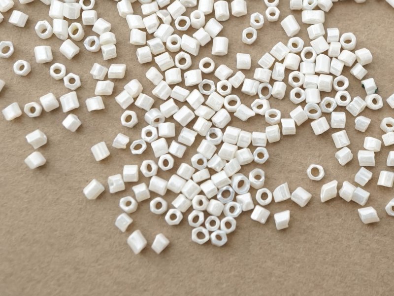 画像3: アンティーク カット入り ガラスビーズ  ホワイトラスター シードビーズ 56g