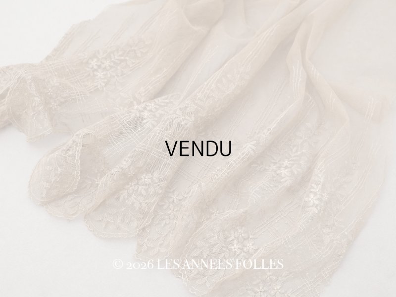 画像1: ＊蚤の市＊アンティーク  花模様の刺繍入り チュールレース 胡桃色　