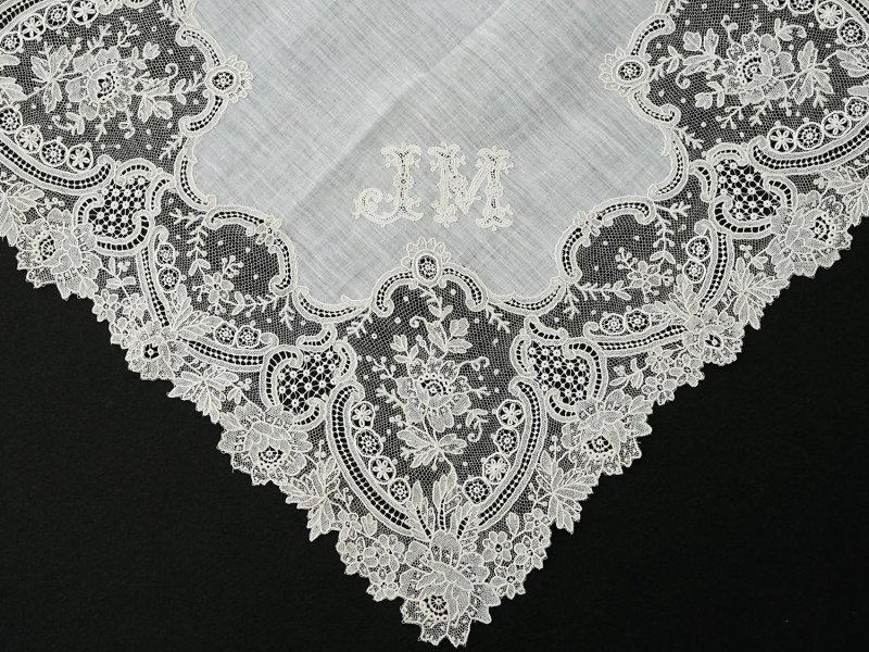 画像2: アンティーク ポワンドガーズ  結婚式のハンカチ 【JM】イニシャル刺繍入り【ポワン・ド・ガーズ】 