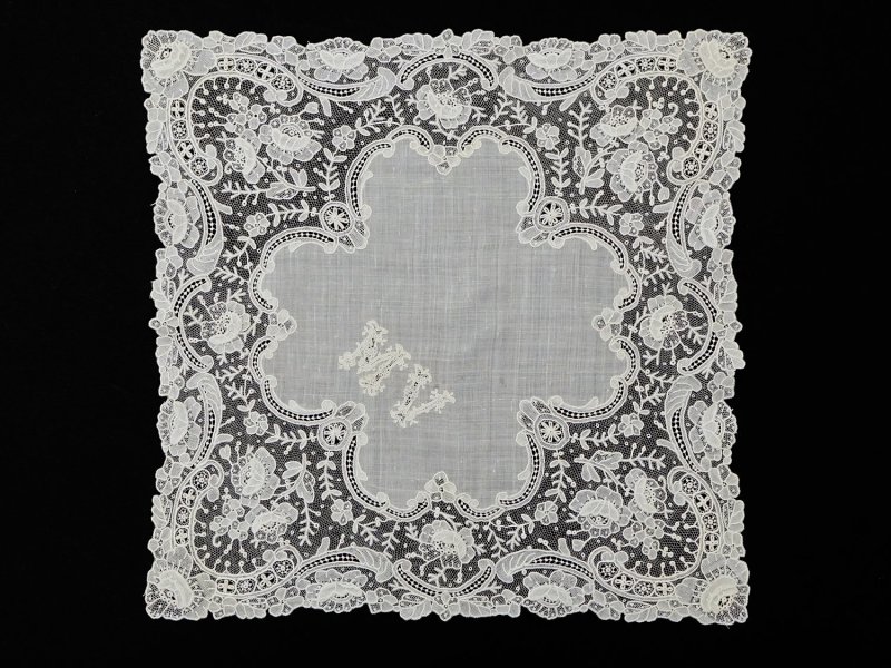 画像2: アンティーク ポワンドローズ  結婚式のハンカチ 【MV】イニシャル刺繍入り 【ポワン・ド・ローズ】　【ポワン・ド・ガーズ】 