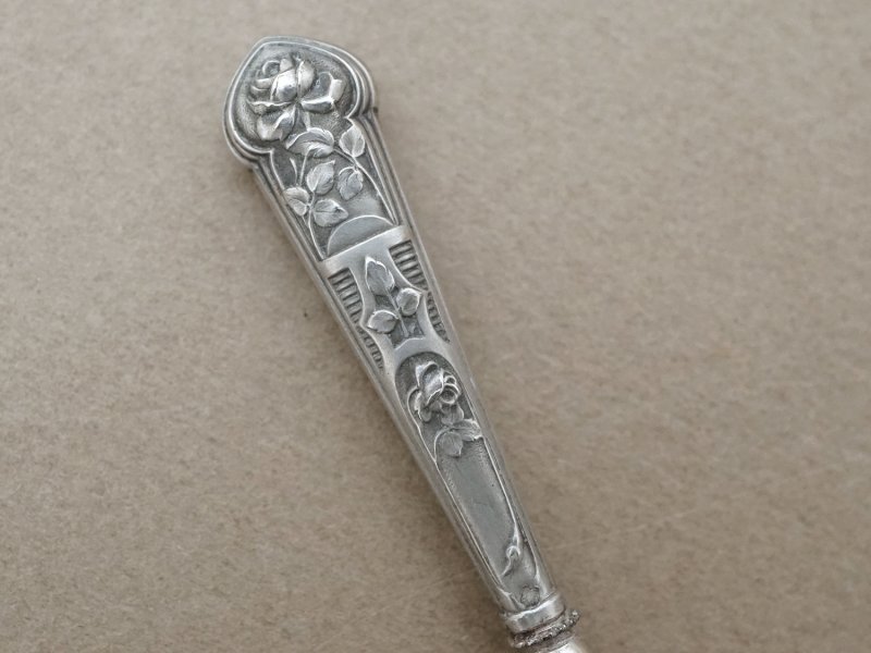 画像7: アンティーク シルバー製 薔薇模様 裁縫道具セット 