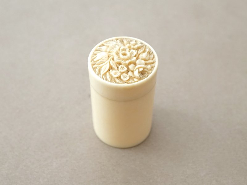 画像2: 19世紀 アンティーク 薔薇模様 小物入れ ピルケース 