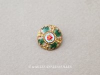 アンティーク エナメルボタン 薔薇 ハンドペイント グリーン & ゴールドレリーフ 13mm