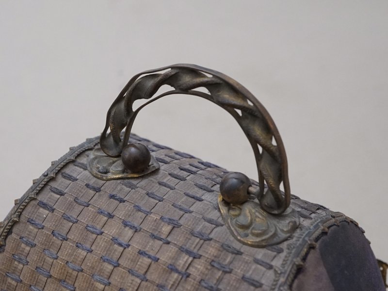 画像6: ＊蚤の市＊19世紀 アンティーク ナポレオン3世時代 パニエ型　お菓子箱 ハンドル & 鍵穴付き チョコレートボックス 木箱 