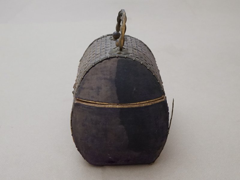 画像5: ＊蚤の市＊19世紀 アンティーク ナポレオン3世時代 パニエ型　お菓子箱 ハンドル & 鍵穴付き チョコレートボックス 木箱 