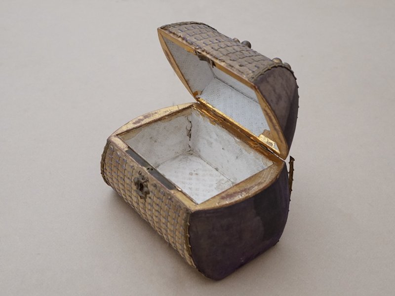 画像8: ＊蚤の市＊19世紀 アンティーク ナポレオン3世時代 パニエ型　お菓子箱 ハンドル & 鍵穴付き チョコレートボックス 木箱 