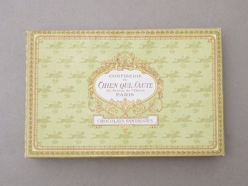 画像2: 1900年頃 アンティーク チョコレートボックス お菓子箱 CHOCOLATS FANTAISIES - CONFISERIE DU CHIEN QUI SAUTE PARIS -