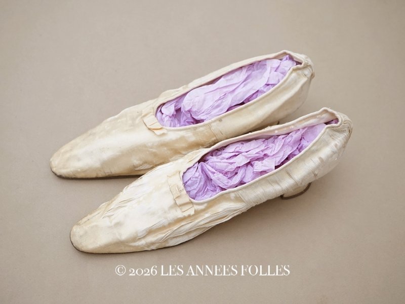 画像1: ＊蚤の市＊1900年頃 アンティーク ウェディングシューズ アイボリーのシルクサテン 