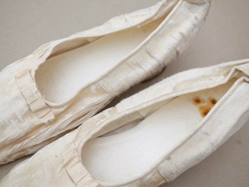 画像7: ＊蚤の市＊1900年頃 アンティーク ウェディングシューズ アイボリーのシルクサテン 