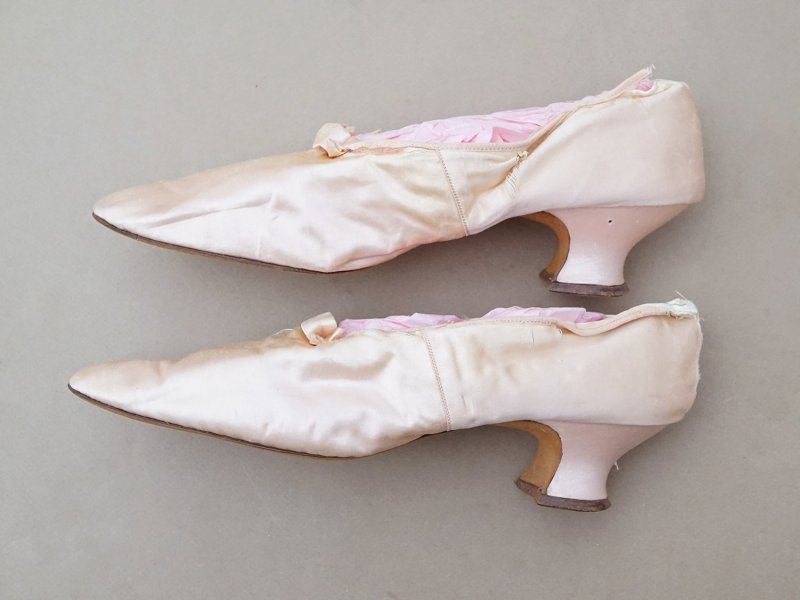 画像4: ＊蚤の市＊1900年頃 アンティーク ウェディングシューズ パウダーピンクのシルクサテン - AU LOUVRE -