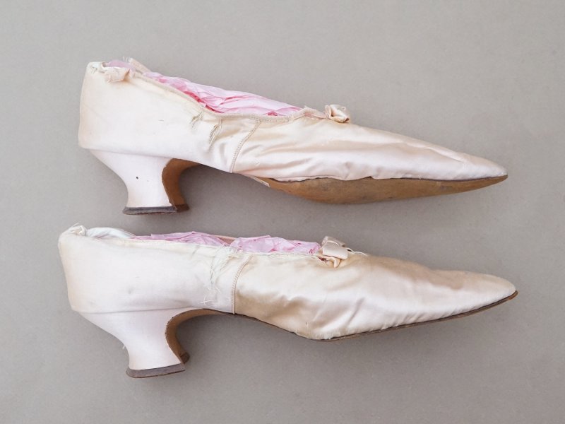 画像5: ＊蚤の市＊1900年頃 アンティーク ウェディングシューズ パウダーピンクのシルクサテン - AU LOUVRE -