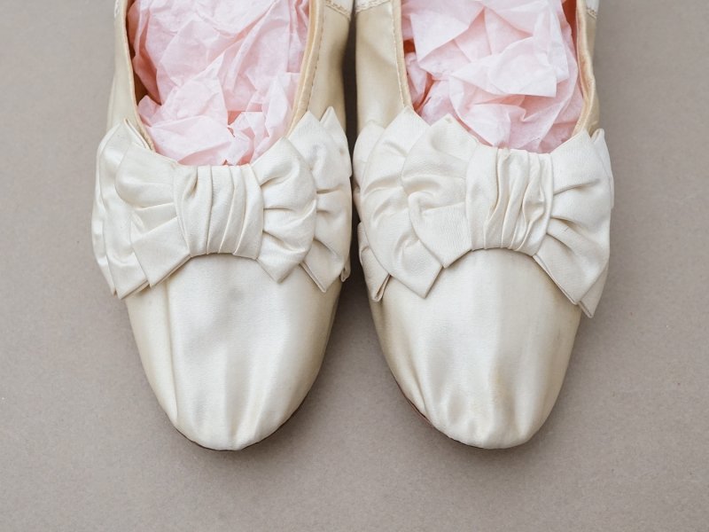 画像2: 19世紀末 アンティーク ウェディング シューズ オフホワイト - C.F.BALLY -