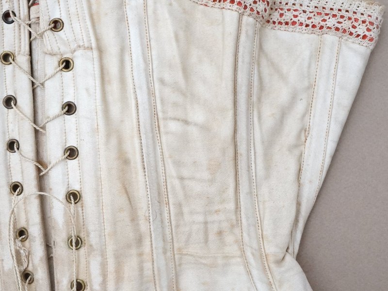 画像10: ＊蚤の市＊1860年頃 アンティーク コルセット シルクベルベットのリボン付き