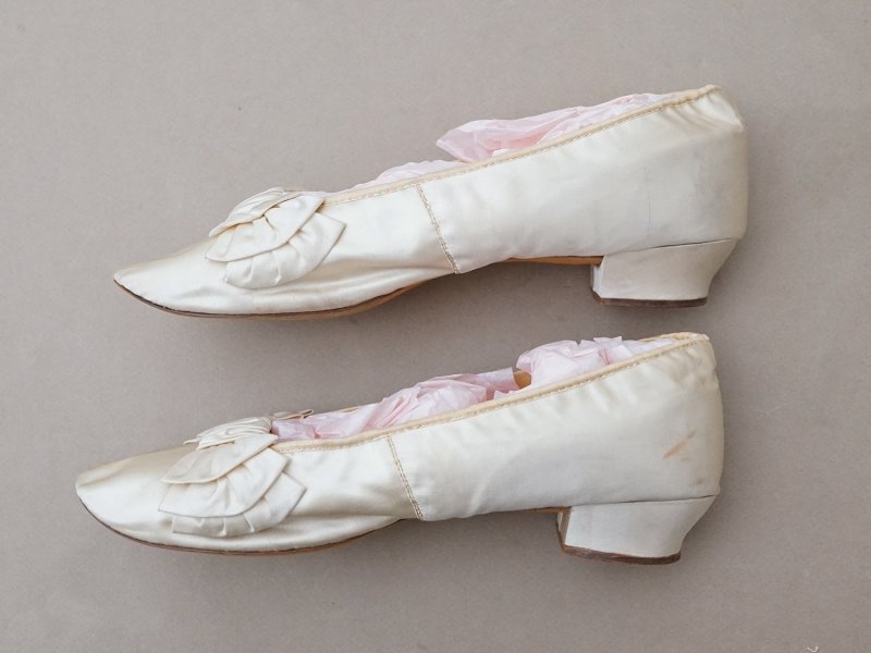 画像4: 19世紀末 アンティーク ウェディング シューズ オフホワイト - C.F.BALLY -