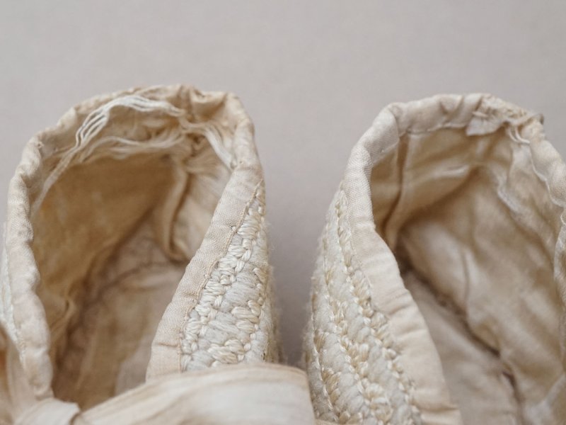 画像8: ＊蚤の市＊1900年頃 アンティーク 淡いブルー＆オフホワイトのツイード生地 ベビーシューズ  