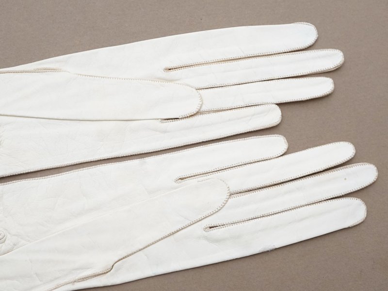 画像3: 未使用 1900年頃 アンティーク  本革製 極細 結婚式のグローブ ボンマルシェ百貨店 オフホワイト レザー 手袋 - AU BON MARCHE -