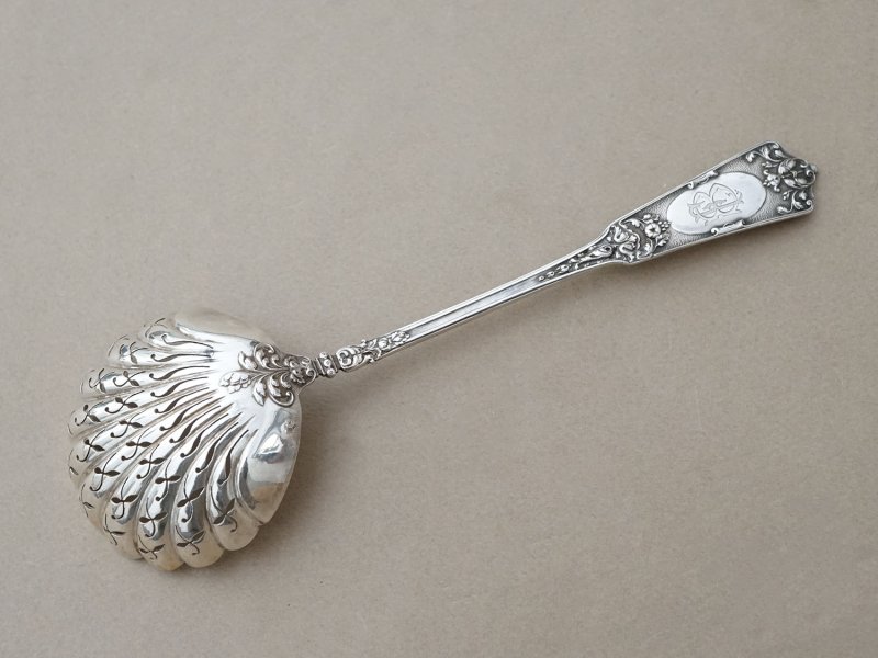 画像5: 19世紀末 アンティーク シルバー製 シュガースプーン 花模様 シルバー950