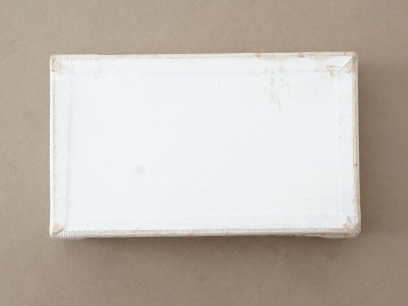 画像7: ＊蚤の市＊アンティーク お菓子箱 シルク地 ピンクのリボン＆薄紫と黄色の薔薇